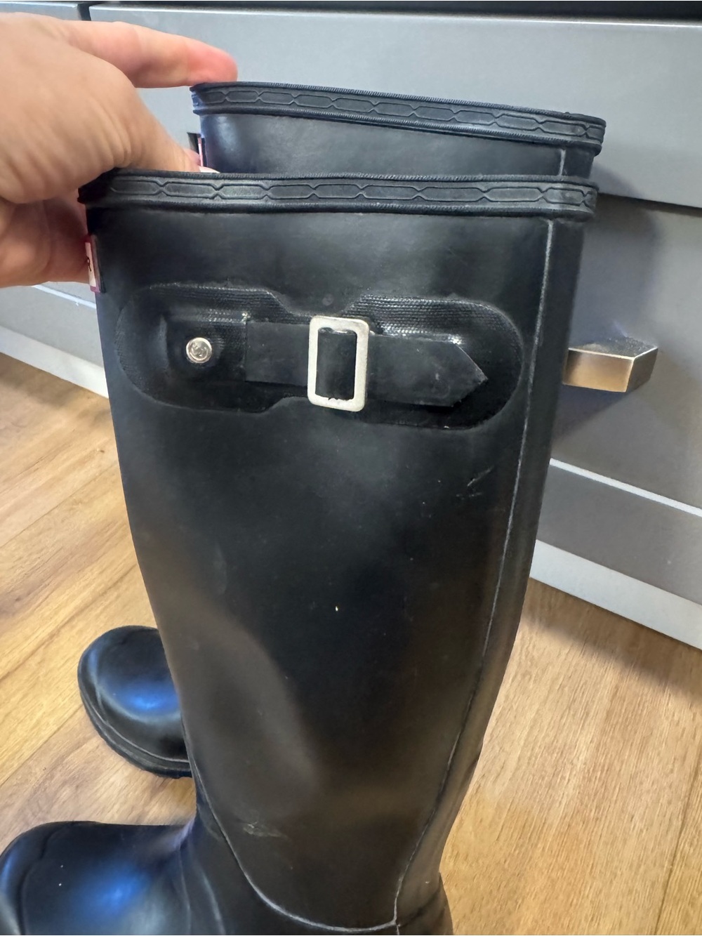Hunter Men's Tall Black Rubber Rain Boots with Signature Logo - Picture 2 of 3